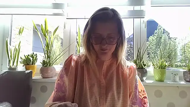 LiquidLeonie online show from 04/22/26, 09:38