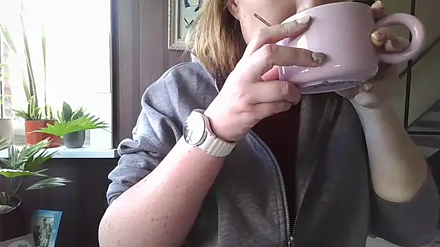 LiquidLeonie online show from 03/17/26, 01:58