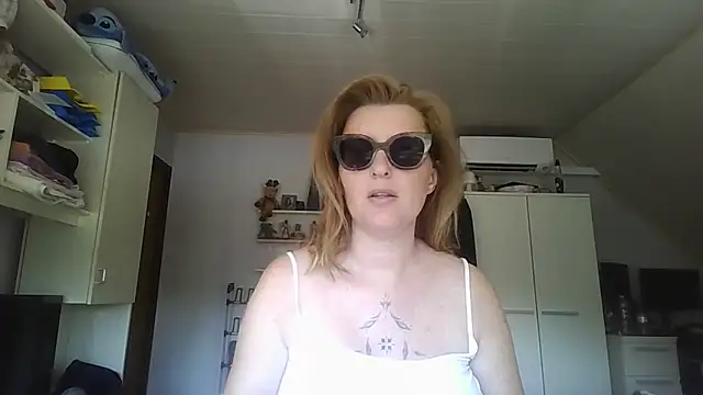 LiquidLeonie online show from 05/28/26, 09:49