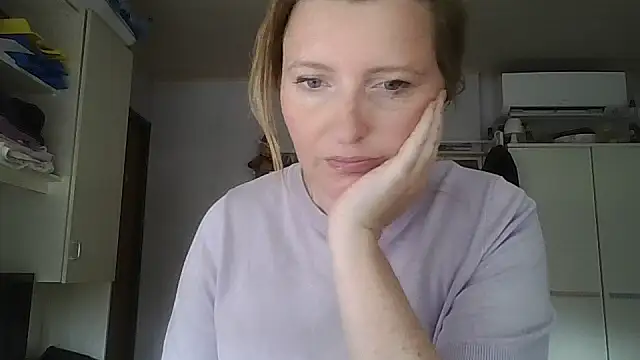 LiquidLeonie online show from 05/31/26, 09:15