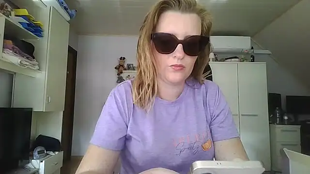 LiquidLeonie online show from 05/29/26, 07:47
