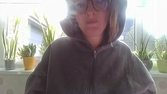 LiquidLeonie online show from 03/25/26, 08:25