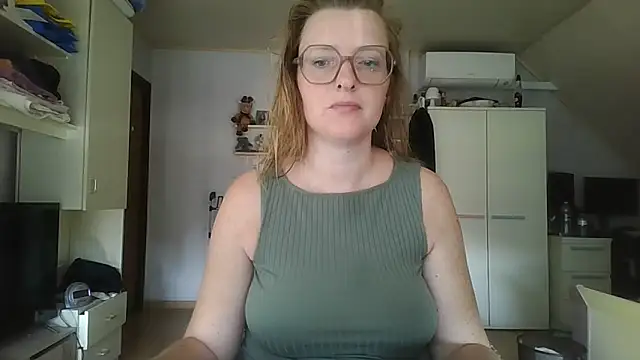 LiquidLeonie online show from 05/27/26, 07:16