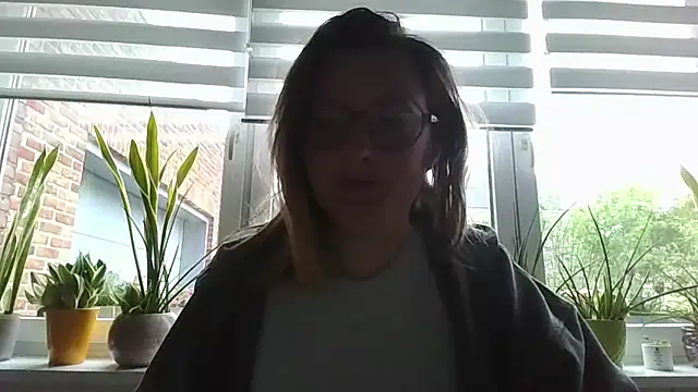 LiquidLeonie online show from 05/05/26, 07:00