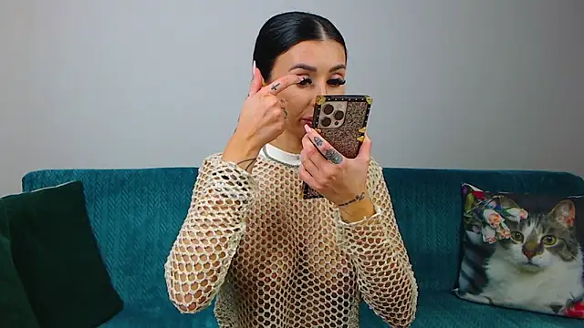 Snapshot of SaraDaisy chatting on 11/27/25, 06:41 SaraDaisy online show from 11/27/25, 06:41