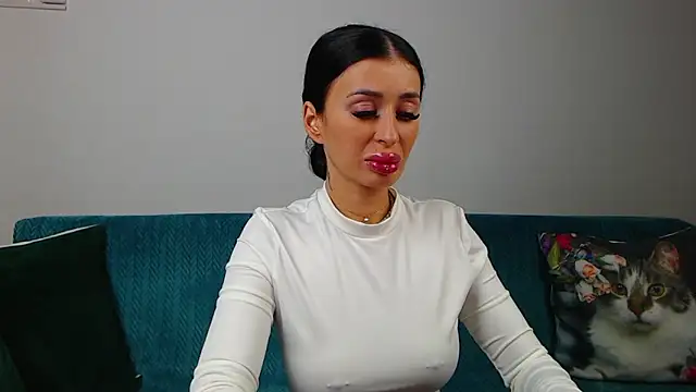 Snapshot of SaraDaisy chatting on 11/29/25, 06:19 SaraDaisy online show from 11/29/25, 06:19