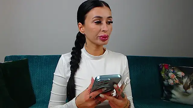 Snapshot of SaraDaisy chatting on 02/04/26, 05:52 SaraDaisy online show from 02/04/26, 05:52