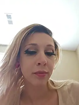 Snapshot of AmethystFoxx chatting on 06/19/26, 06:14 AmethystFoxx online show from 06/19/26, 06:14