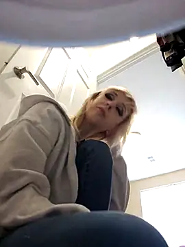 AmethystFoxx online show from 04/13/26, 06:34