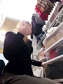 AmethystFoxx online show from 11/19/25, 10:21