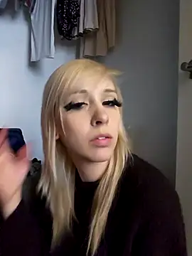 AmethystFoxx online show from 10/07/25, 07:15