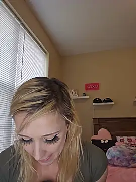 Snapshot of AmethystFoxx chatting on 06/17/26, 06:29 AmethystFoxx online show from 06/17/26, 06:29