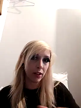 AmethystFoxx online show from 11/03/25, 09:40