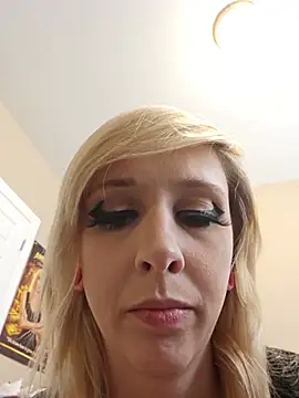 AmethystFoxx online show from 06/25/26, 08:14