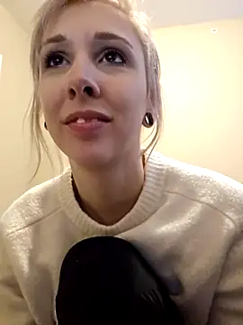 AmethystFoxx online show from 11/18/25, 10:13