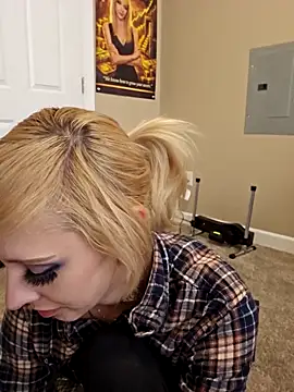 AmethystFoxx online show from 03/15/26, 09:44