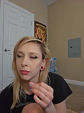 AmethystFoxx online show from 05/20/26, 06:27