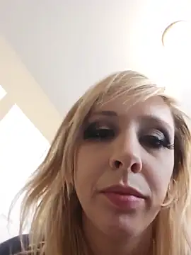 Snapshot of AmethystFoxx chatting on 06/21/26, 05:19 AmethystFoxx online show from 06/21/26, 05:19