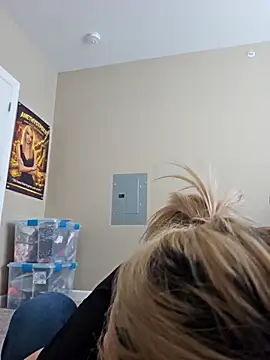 AmethystFoxx online show from 04/18/26, 05:15