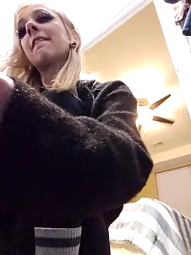 AmethystFoxx online show from 12/04/25, 10:42