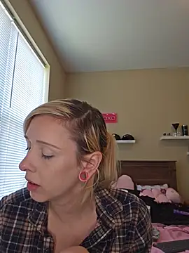 AmethystFoxx online show from 06/06/26, 05:40