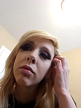 AmethystFoxx online show from 05/03/26, 06:33