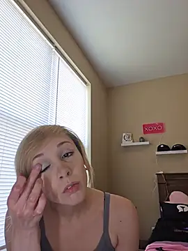 AmethystFoxx online show from 05/29/26, 06:36