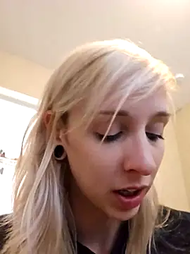AmethystFoxx online show from 10/16/25, 07:00