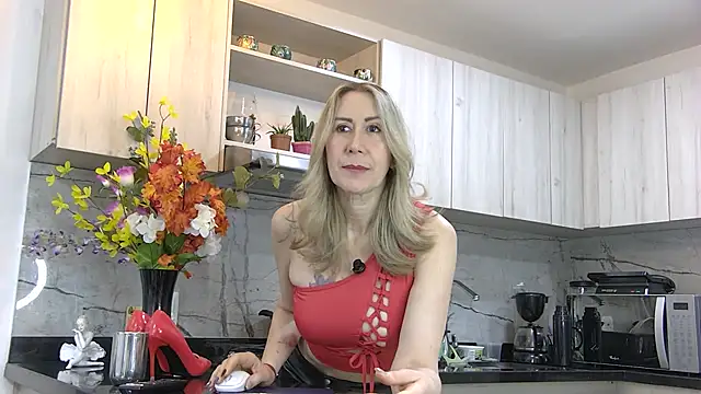 Snapshot of ashleymilf_1 chatting on 06/07/26, 06:13 ashleymilf 1 online show from 06/07/26, 06:13