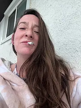 Mini And The Bear online show from 03/10/26, 03:16