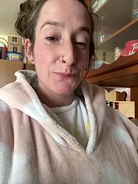 Mini And The Bear online show from 02/26/26, 04:07