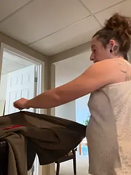 Mini And The Bear online show from 02/12/26, 05:23