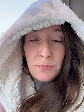 Mini And The Bear online show from 02/21/26, 03:58