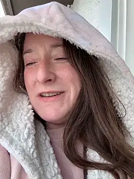 Mini And The Bear online show from 03/16/26, 05:48