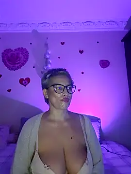 BellaBellaHot online show from 10/25/25, 12:50