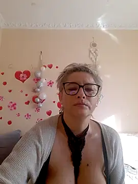 BellaBellaHot online show from 11/15/25, 09:24