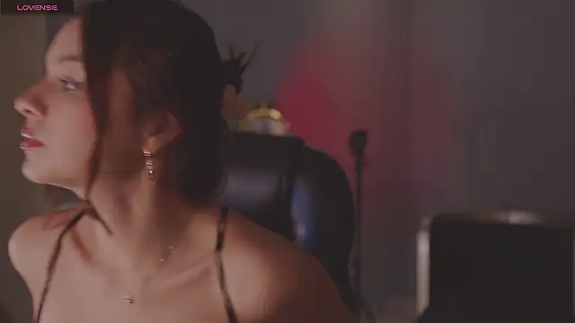 Snapshot of NaomiSainz chatting on 02/27/26, 01:44 NaomiSainz online show from 02/27/26, 01:44