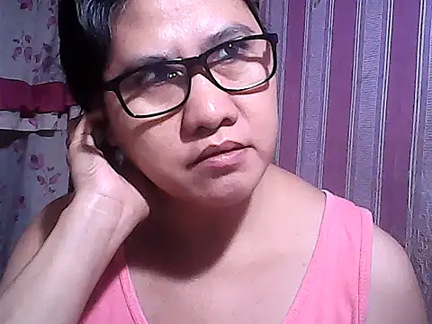 Snapshot of sweetsosie18 chatting on 11/25/25, 12:00 sweetsosie18 online show from 11/25/25, 12:00