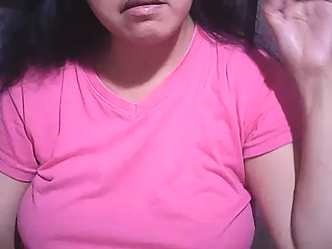 Snapshot of sweetsosie18 chatting on 11/18/25, 03:43 sweetsosie18 online show from 11/18/25, 03:43