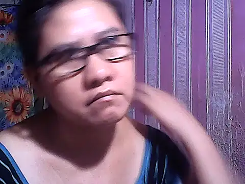 Snapshot of sweetsosie18 chatting on 10/17/25, 11:34 sweetsosie18 online show from 10/17/25, 11:34