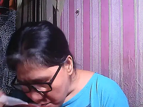 Snapshot of sweetsosie18 chatting on 11/10/25, 11:21 sweetsosie18 online show from 11/10/25, 11:21