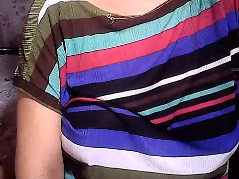 Snapshot of sweetsosie18 chatting on 10/18/25, 12:40 sweetsosie18 online show from 10/18/25, 12:40