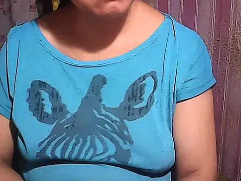 Snapshot of sweetsosie18 chatting on 11/10/25, 11:15 sweetsosie18 online show from 11/10/25, 11:15