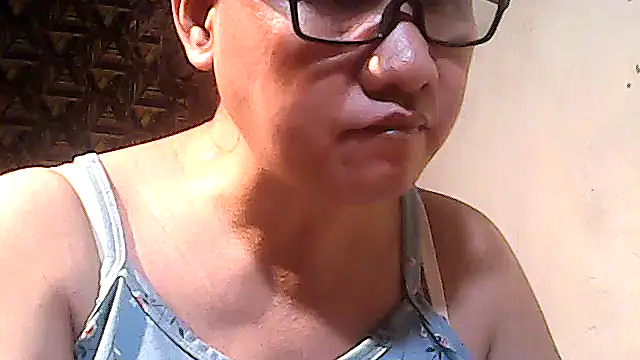 Snapshot of sweetsosie18 chatting on 12/05/25, 10:14 sweetsosie18 online show from 12/05/25, 10:14