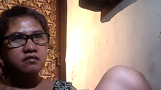 Snapshot of sweetsosie18 chatting on 12/18/25, 05:28 sweetsosie18 online show from 12/18/25, 05:28