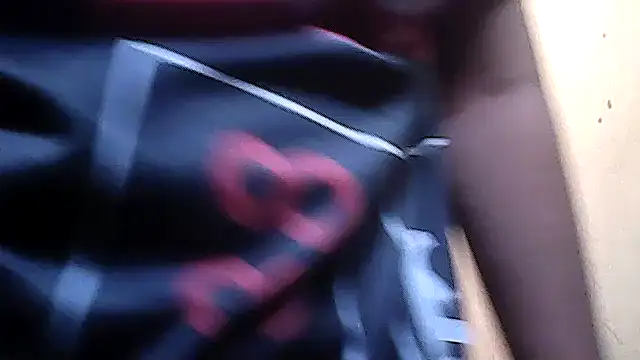 Snapshot of sweetsosie18 chatting on 12/17/25, 05:18 sweetsosie18 online show from 12/17/25, 05:18