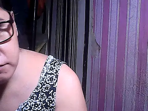 Snapshot of sweetsosie18 chatting on 11/03/25, 08:01 sweetsosie18 online show from 11/03/25, 08:01