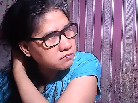 Snapshot of sweetsosie18 chatting on 11/19/25, 04:18 sweetsosie18 online show from 11/19/25, 04:18