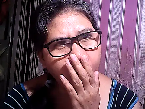 Snapshot of sweetsosie18 chatting on 11/27/25, 05:41 sweetsosie18 online show from 11/27/25, 05:41