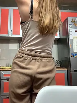 Snapshot of SeducingYoghourt chatting on 01/19/25, 03:42 SeducingYoghourt online show from 01/19/25, 03:42